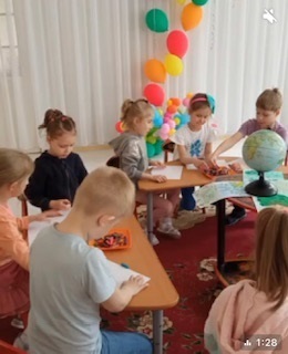 общественники провели образовательную акцию "Рисуем зеленый мир"