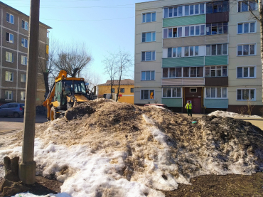 Вывоз снега из дворов 2603