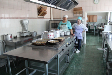 Общественники поблагодарили муниципалитет Молодёжного за новое оборудование в детском саду