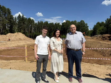 Представители Общественной палаты посетили стройплощадку будущей детской поликлиники